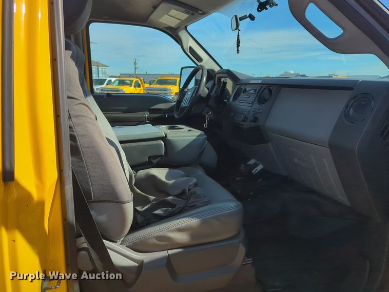 image for item ER4511 2015 Ford F350 Super Duty utility bed pickup truck