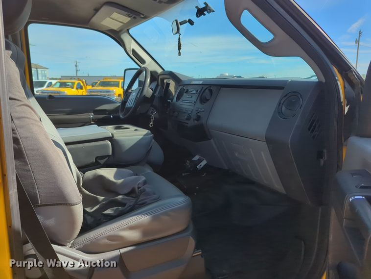 image for item ER4511 2015 Ford F350 Super Duty utility bed pickup truck