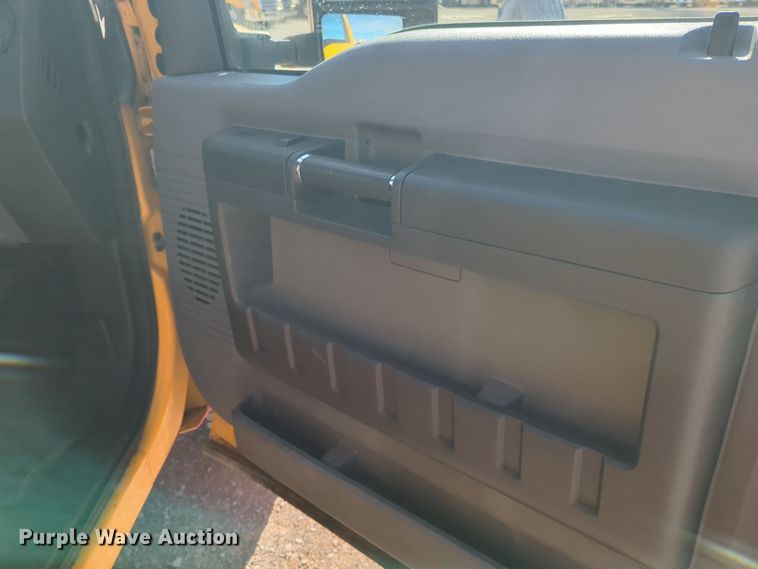 image for item ER4511 2015 Ford F350 Super Duty utility bed pickup truck