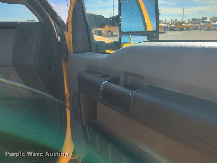 image for item ER4511 2015 Ford F350 Super Duty utility bed pickup truck