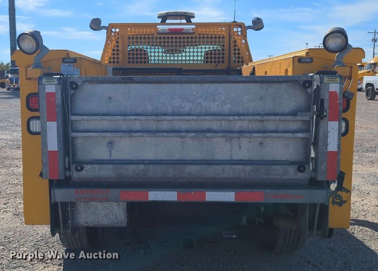image for item ER4513 2017 Ford F350 Super Duty utility bed pickup truck