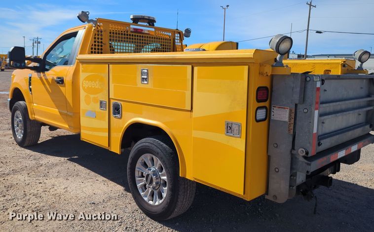 image for item ER4513 2017 Ford F350 Super Duty utility bed pickup truck