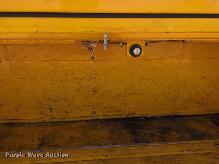 image for item ER4513 2017 Ford F350 Super Duty utility bed pickup truck