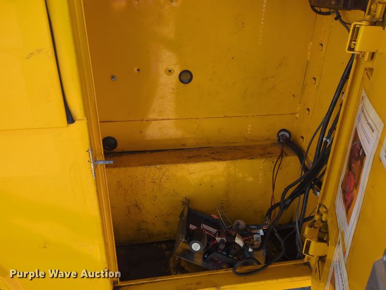 image for item ER4513 2017 Ford F350 Super Duty utility bed pickup truck