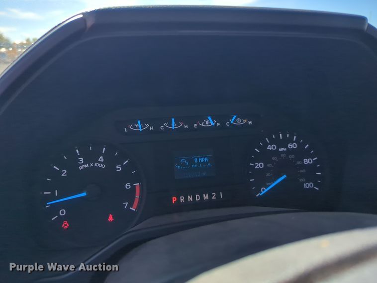 image for item ER4513 2017 Ford F350 Super Duty utility bed pickup truck