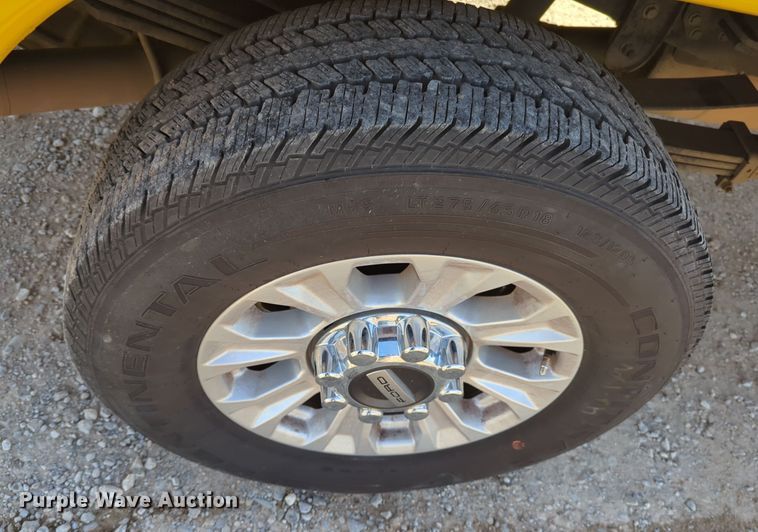 image for item ER4513 2017 Ford F350 Super Duty utility bed pickup truck