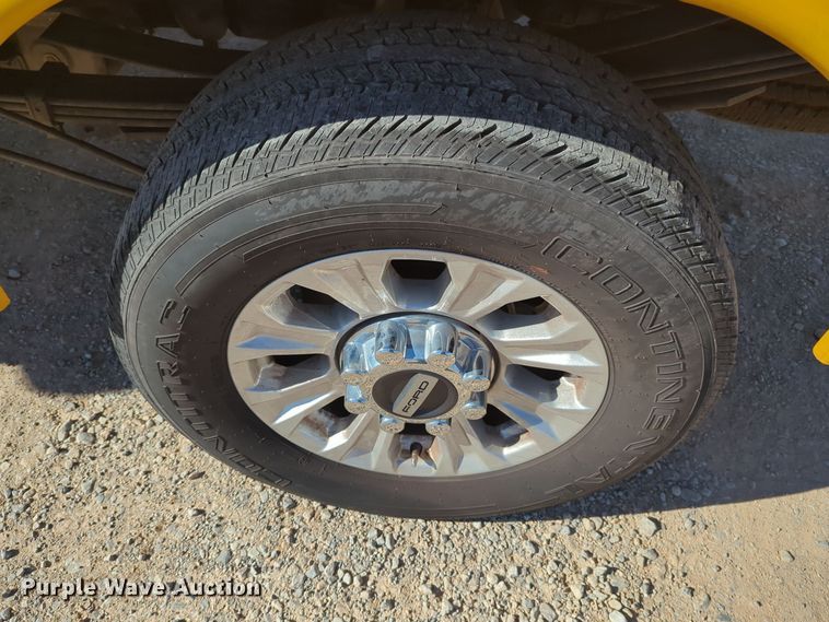 image for item ER4513 2017 Ford F350 Super Duty utility bed pickup truck