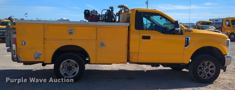 image for item ER4514 2019 Ford F350 Super Duty utility bed pickup truck