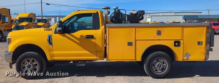image for item ER4514 2019 Ford F350 Super Duty utility bed pickup truck