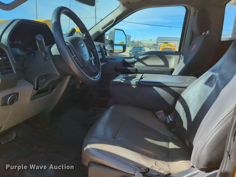 image for item ER4514 2019 Ford F350 Super Duty utility bed pickup truck