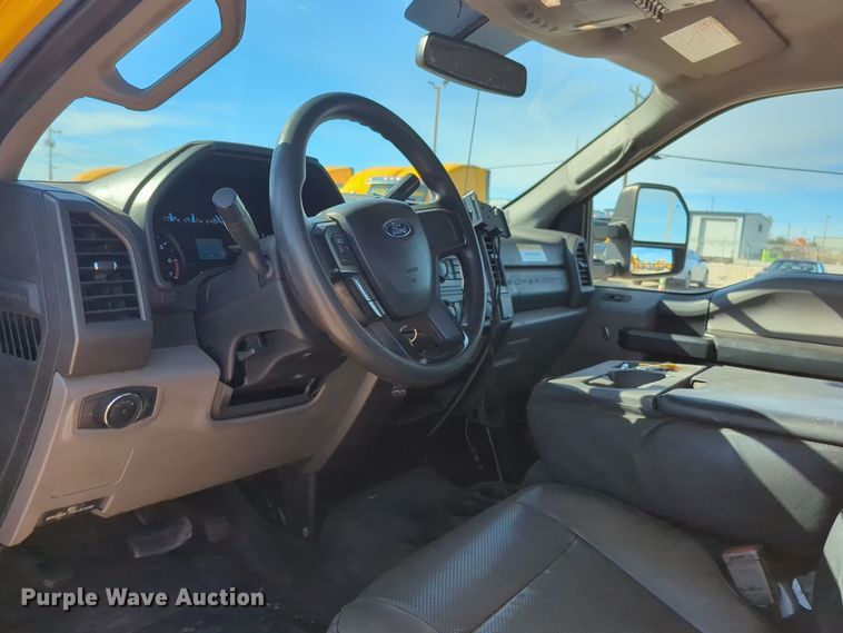 image for item ER4514 2019 Ford F350 Super Duty utility bed pickup truck