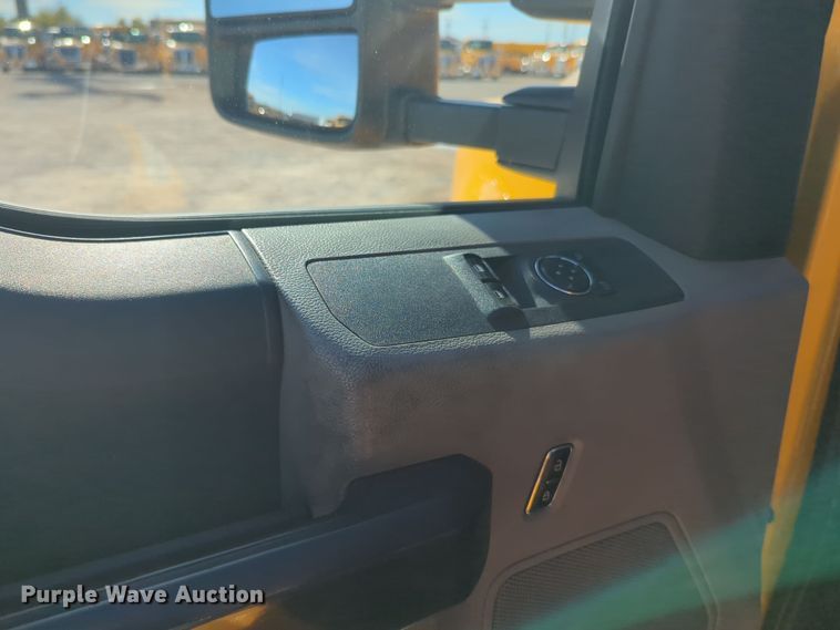 image for item ER4514 2019 Ford F350 Super Duty utility bed pickup truck