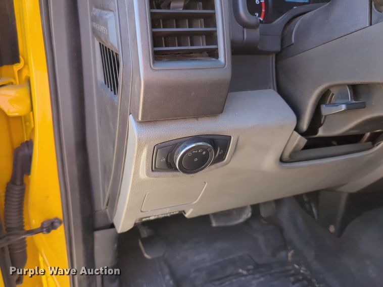 image for item ER4514 2019 Ford F350 Super Duty utility bed pickup truck