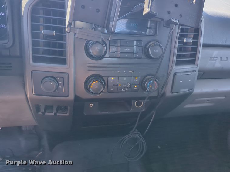 image for item ER4514 2019 Ford F350 Super Duty utility bed pickup truck