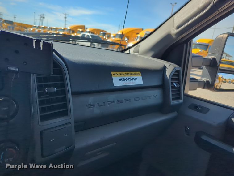 image for item ER4514 2019 Ford F350 Super Duty utility bed pickup truck