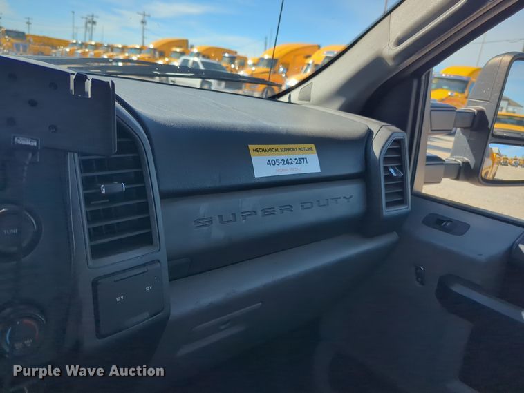 image for item ER4514 2019 Ford F350 Super Duty utility bed pickup truck