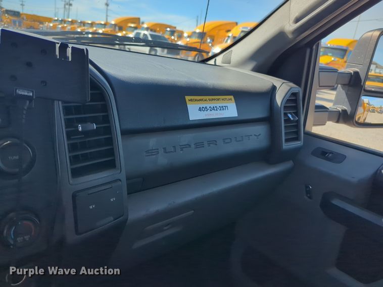 image for item ER4514 2019 Ford F350 Super Duty utility bed pickup truck