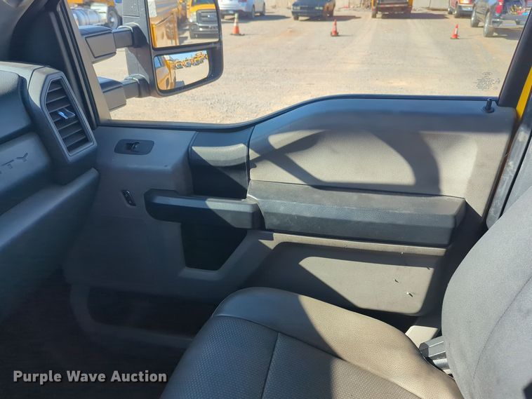 image for item ER4514 2019 Ford F350 Super Duty utility bed pickup truck