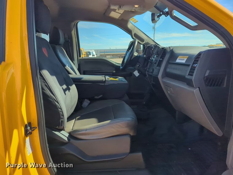 image for item ER4514 2019 Ford F350 Super Duty utility bed pickup truck