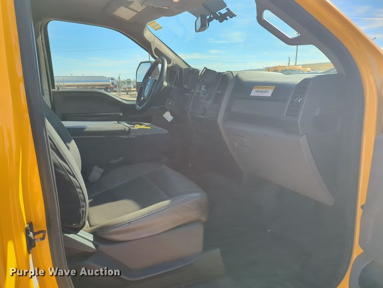 image for item ER4514 2019 Ford F350 Super Duty utility bed pickup truck