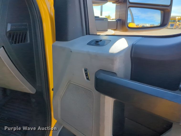 image for item ER4514 2019 Ford F350 Super Duty utility bed pickup truck