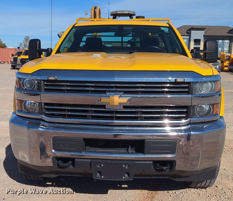 image for item ER4515 2016 Chevrolet Silverado 3500HD utility bed pickup truck