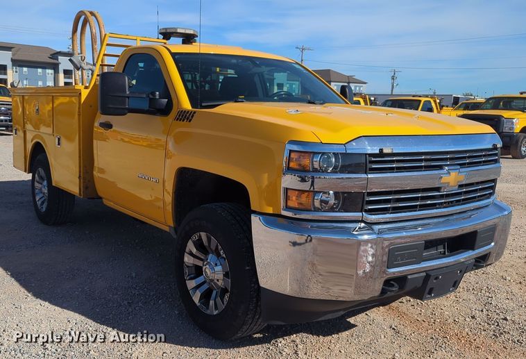 image for item ER4515 2016 Chevrolet Silverado 3500HD utility bed pickup truck