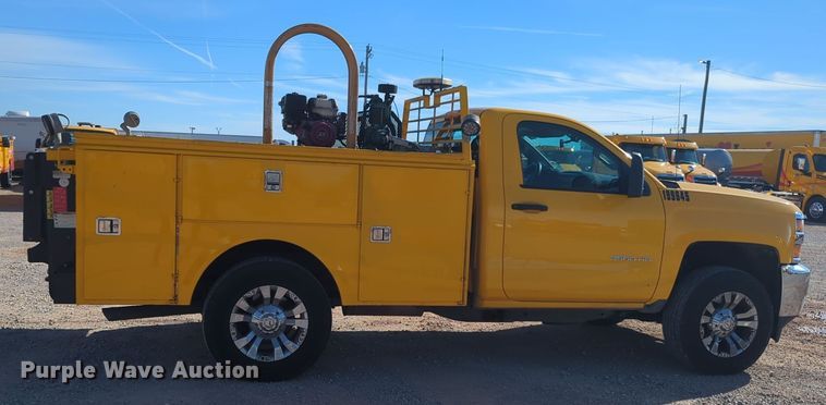 image for item ER4515 2016 Chevrolet Silverado 3500HD utility bed pickup truck