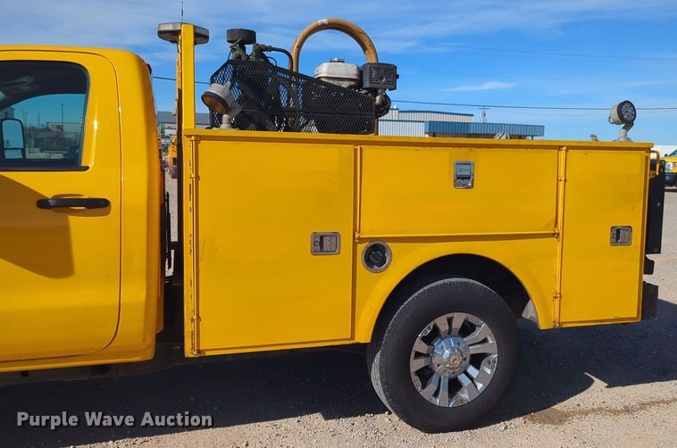 image for item ER4515 2016 Chevrolet Silverado 3500HD utility bed pickup truck