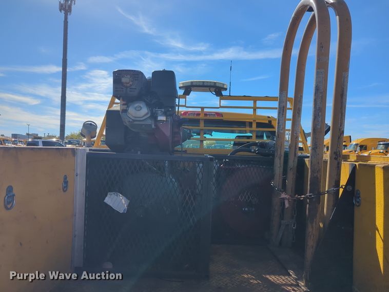 image for item ER4515 2016 Chevrolet Silverado 3500HD utility bed pickup truck