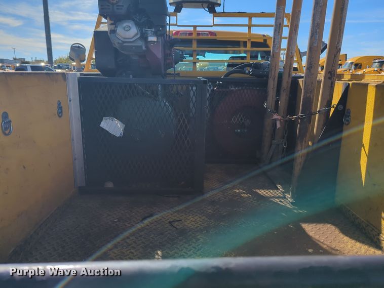 image for item ER4515 2016 Chevrolet Silverado 3500HD utility bed pickup truck