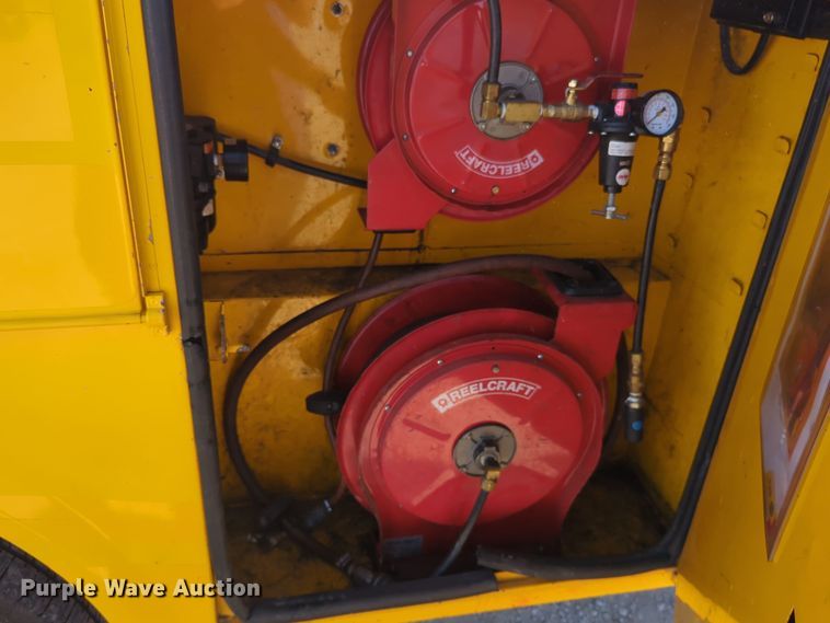 image for item ER4515 2016 Chevrolet Silverado 3500HD utility bed pickup truck