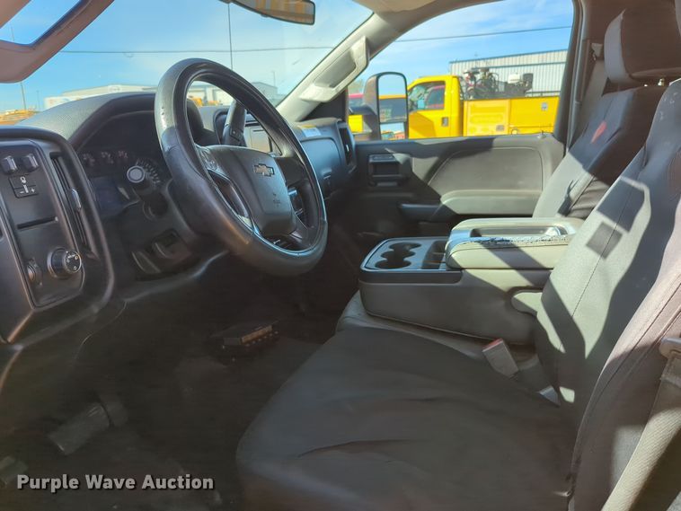 image for item ER4515 2016 Chevrolet Silverado 3500HD utility bed pickup truck