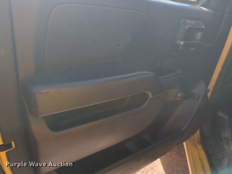 image for item ER4515 2016 Chevrolet Silverado 3500HD utility bed pickup truck