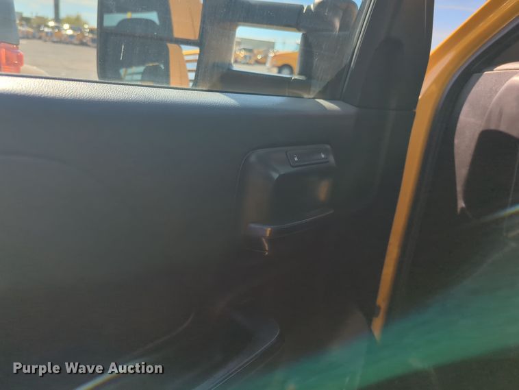 image for item ER4515 2016 Chevrolet Silverado 3500HD utility bed pickup truck