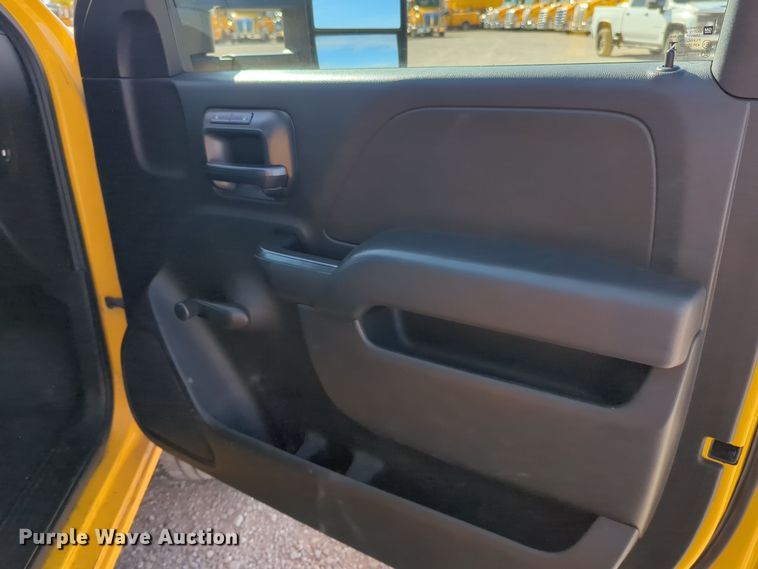 image for item ER4515 2016 Chevrolet Silverado 3500HD utility bed pickup truck