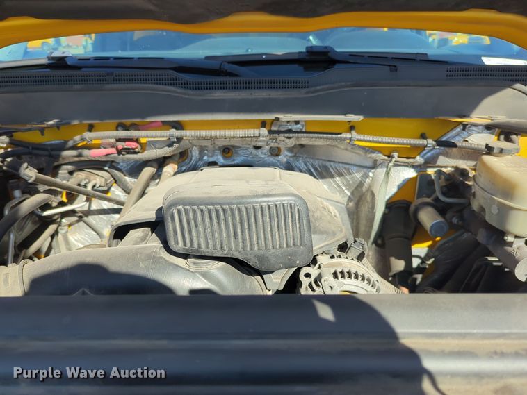 image for item ER4515 2016 Chevrolet Silverado 3500HD utility bed pickup truck