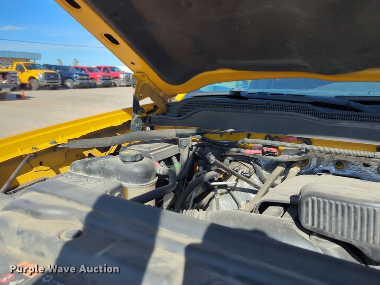 image for item ER4515 2016 Chevrolet Silverado 3500HD utility bed pickup truck