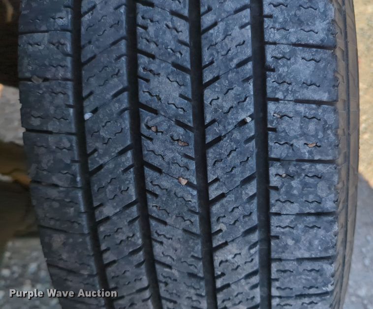 image for item ER4515 2016 Chevrolet Silverado 3500HD utility bed pickup truck