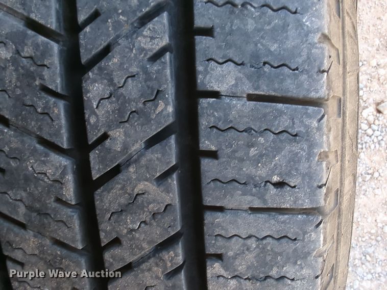 image for item ER4515 2016 Chevrolet Silverado 3500HD utility bed pickup truck