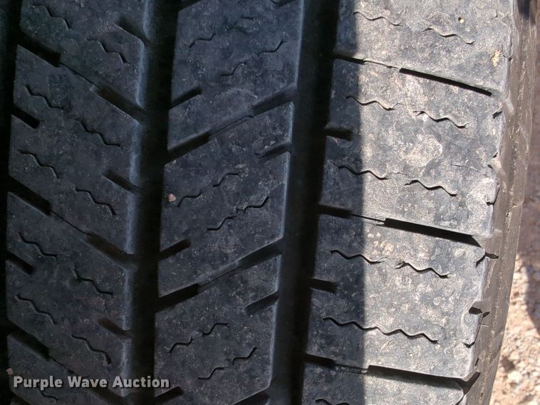 image for item ER4515 2016 Chevrolet Silverado 3500HD utility bed pickup truck