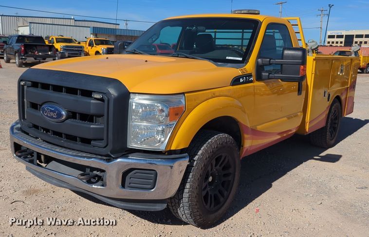 image for item ER4516 2015 Ford F350 Super Duty utility bed pickup truck