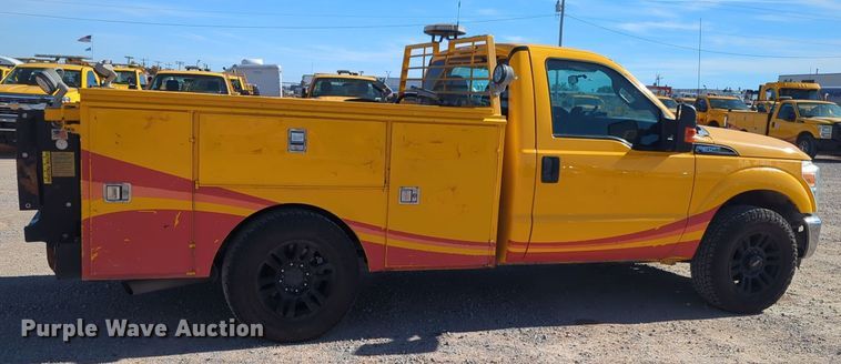 image for item ER4516 2015 Ford F350 Super Duty utility bed pickup truck