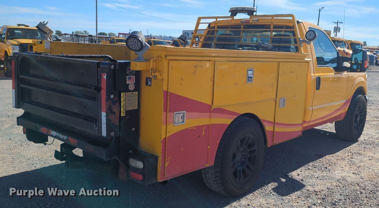 image for item ER4516 2015 Ford F350 Super Duty utility bed pickup truck