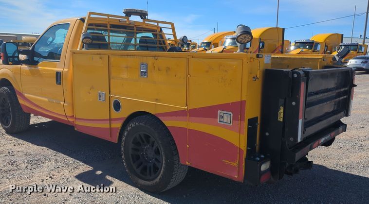 image for item ER4516 2015 Ford F350 Super Duty utility bed pickup truck