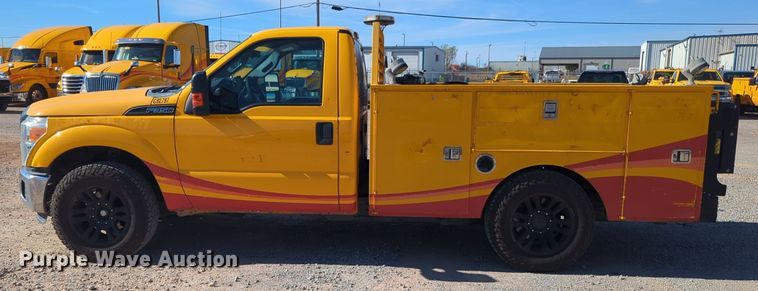 image for item ER4516 2015 Ford F350 Super Duty utility bed pickup truck