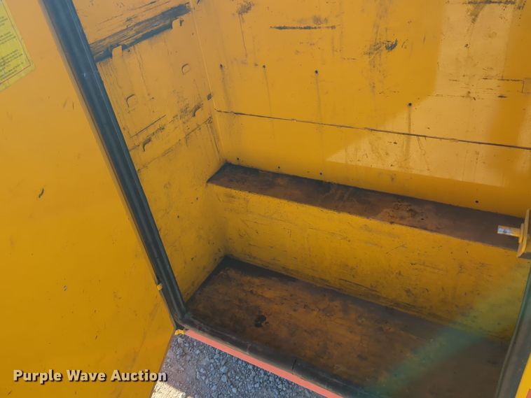 image for item ER4516 2015 Ford F350 Super Duty utility bed pickup truck