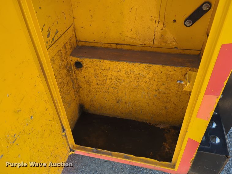 image for item ER4516 2015 Ford F350 Super Duty utility bed pickup truck