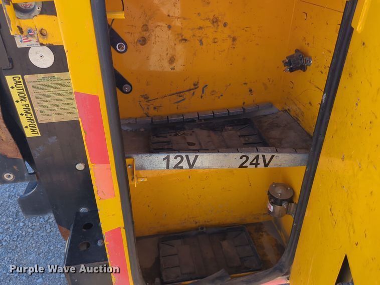 image for item ER4516 2015 Ford F350 Super Duty utility bed pickup truck