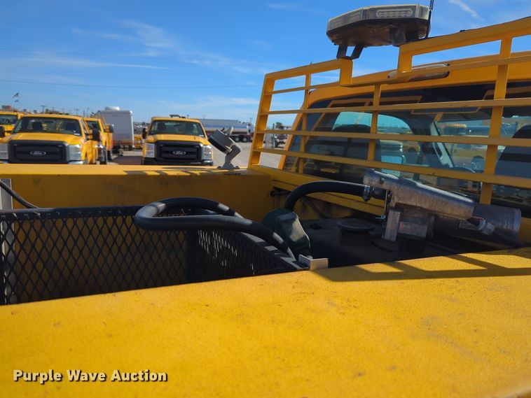 image for item ER4516 2015 Ford F350 Super Duty utility bed pickup truck